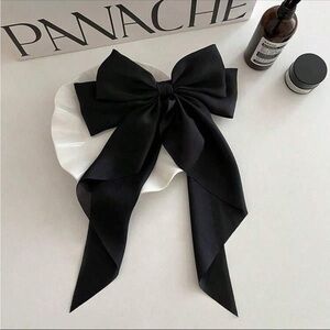 Black Bow Detail Hair Clip